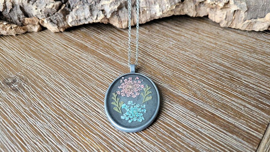 Dried-Flower-Pendant